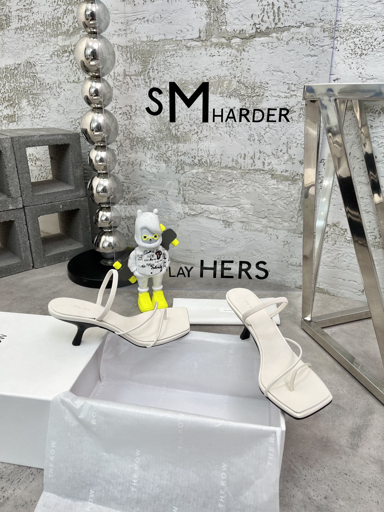 𝐓𝐡𝐞 𝐫𝐨𝐰｜𝟐𝟎𝟐𝟑/𝐒𝐒 𝐧𝐞𝐰 niche tide brand The row 2023 spring and summer new sexy thin strap cat heel sandals