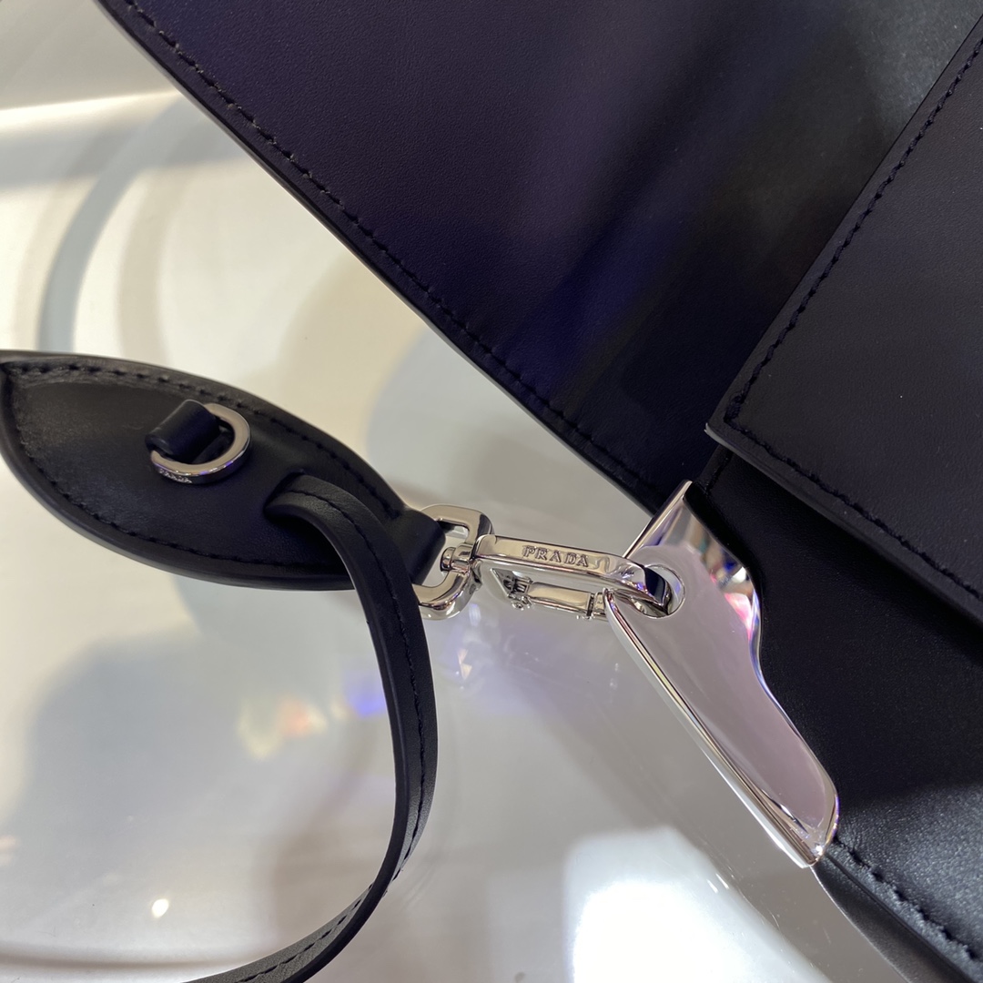 𝐏𝐑𝐀𝐃𝐀 Latest Women's 1BD168