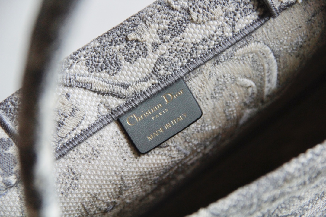 DIOR TOTE Grey Tiger