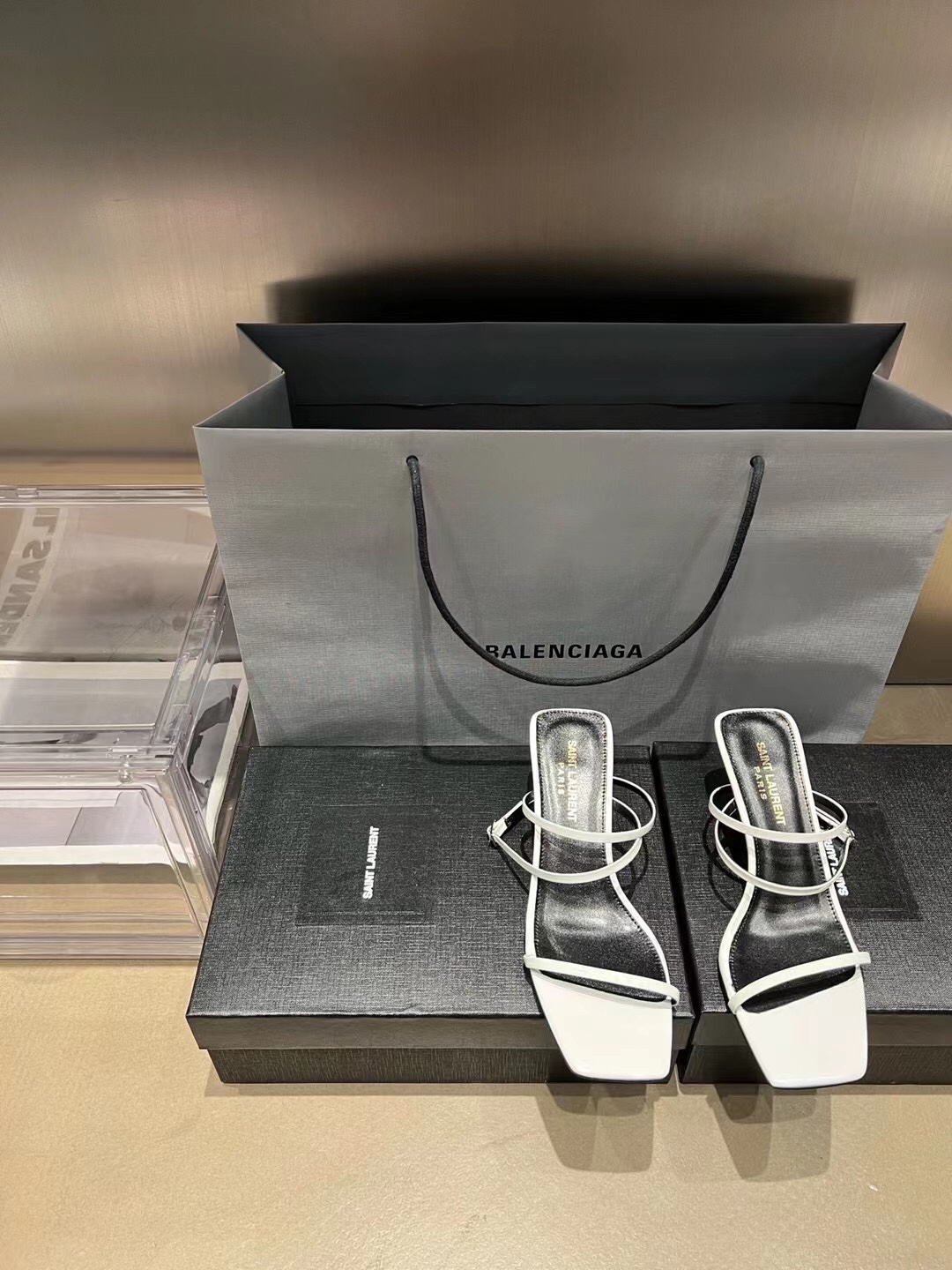 𝙎𝙖𝙞𝙣𝙩 𝙇𝙖𝙪𝙧𝙚𝙣𝙩 | 𝟐𝟎𝟐𝟐/𝐒𝐒 𝐧𝐞𝐰 YSL｜New Roman sandals crystal sheepskin