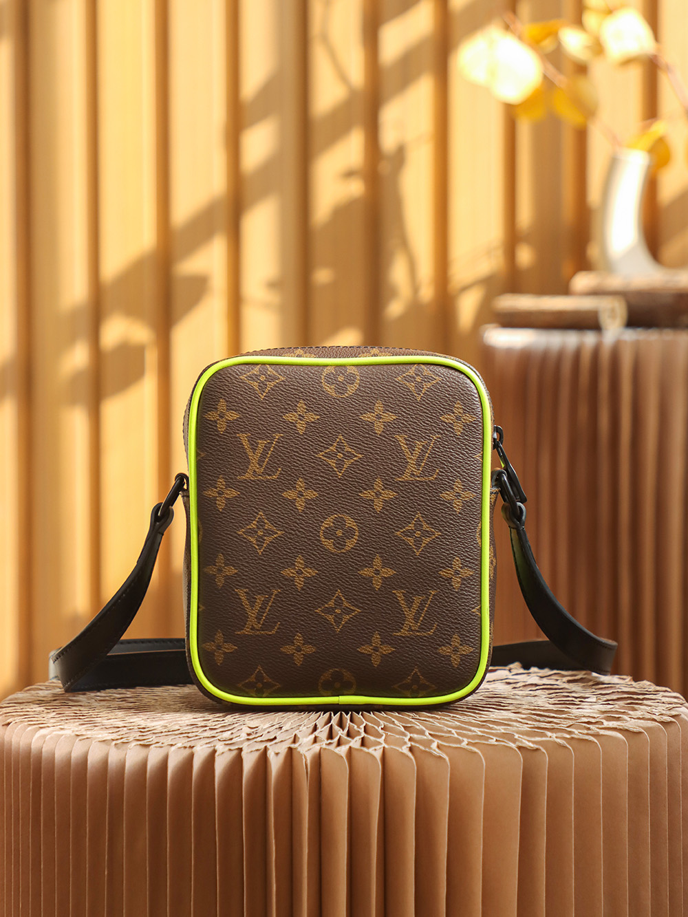 Louis Vuitton 𝐂𝐇𝐑𝐈𝐒𝐓𝐎𝐏𝐇𝐄𝐑 camera bag M69404