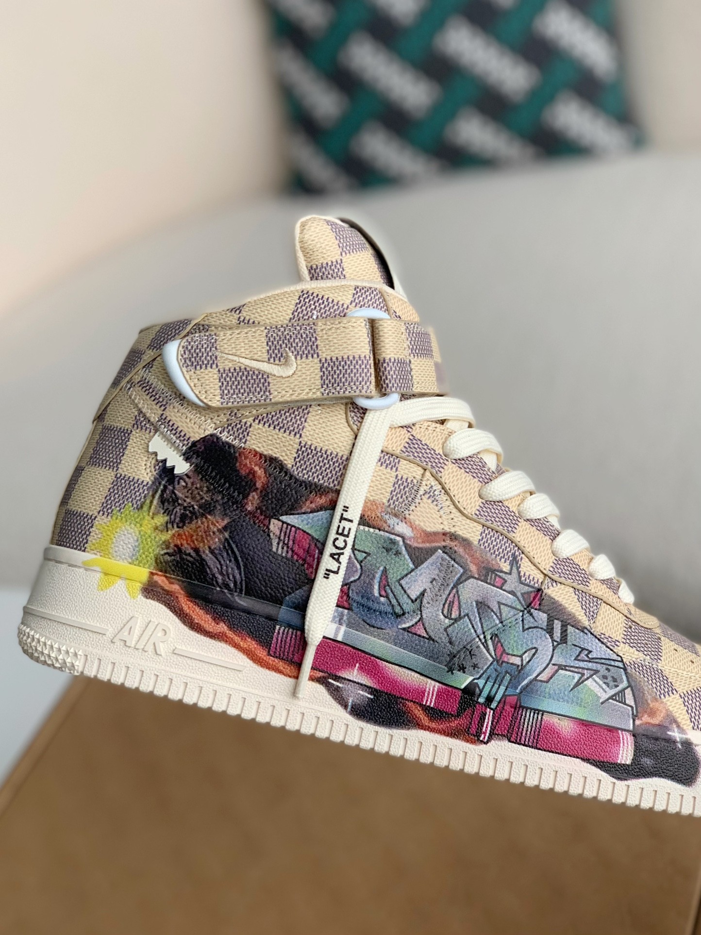 LOUIS VUITTON X NIKE AIR FORCE 1 high Sneaker
