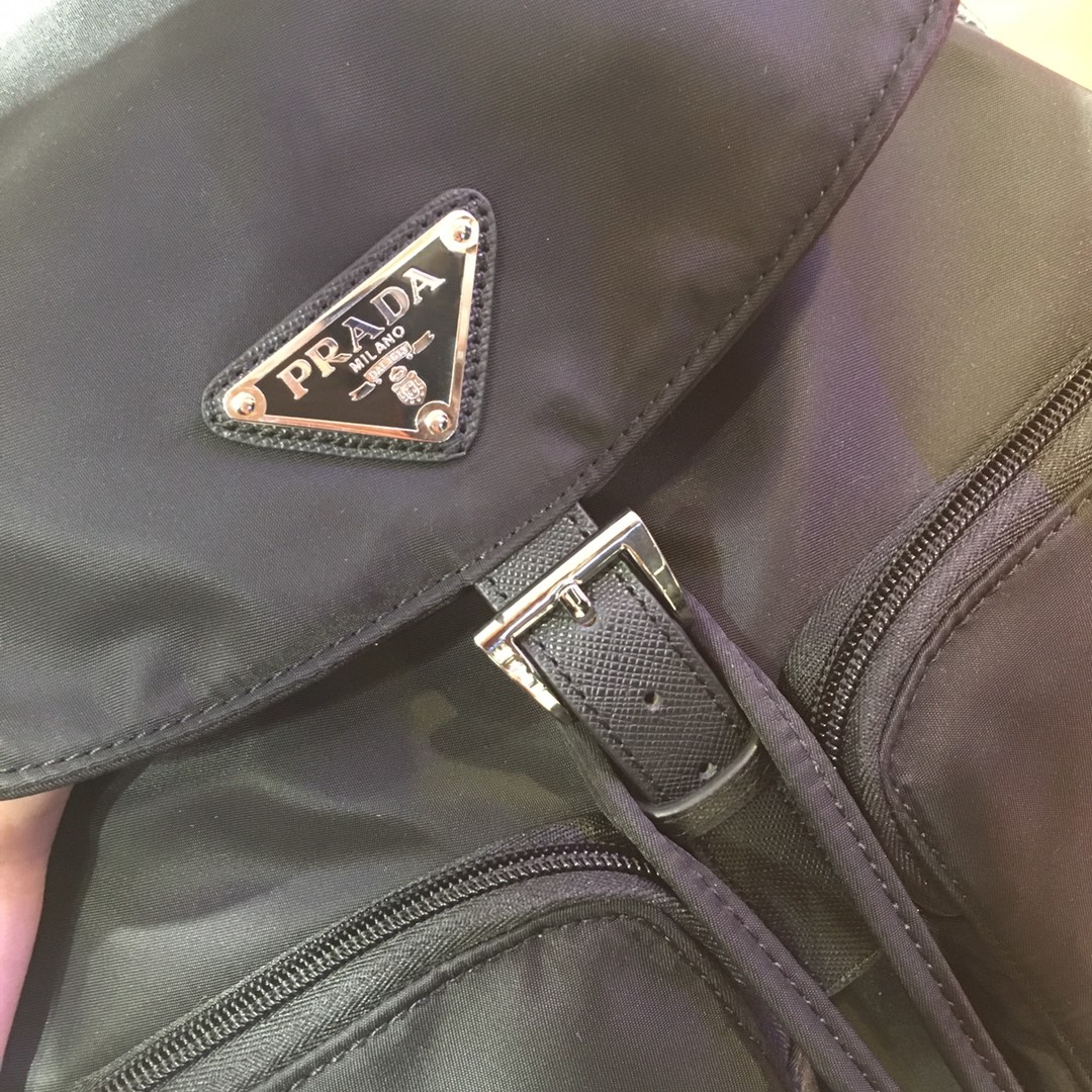 𝐏𝐑𝐀𝐃𝐀 The new popular nylon backpack