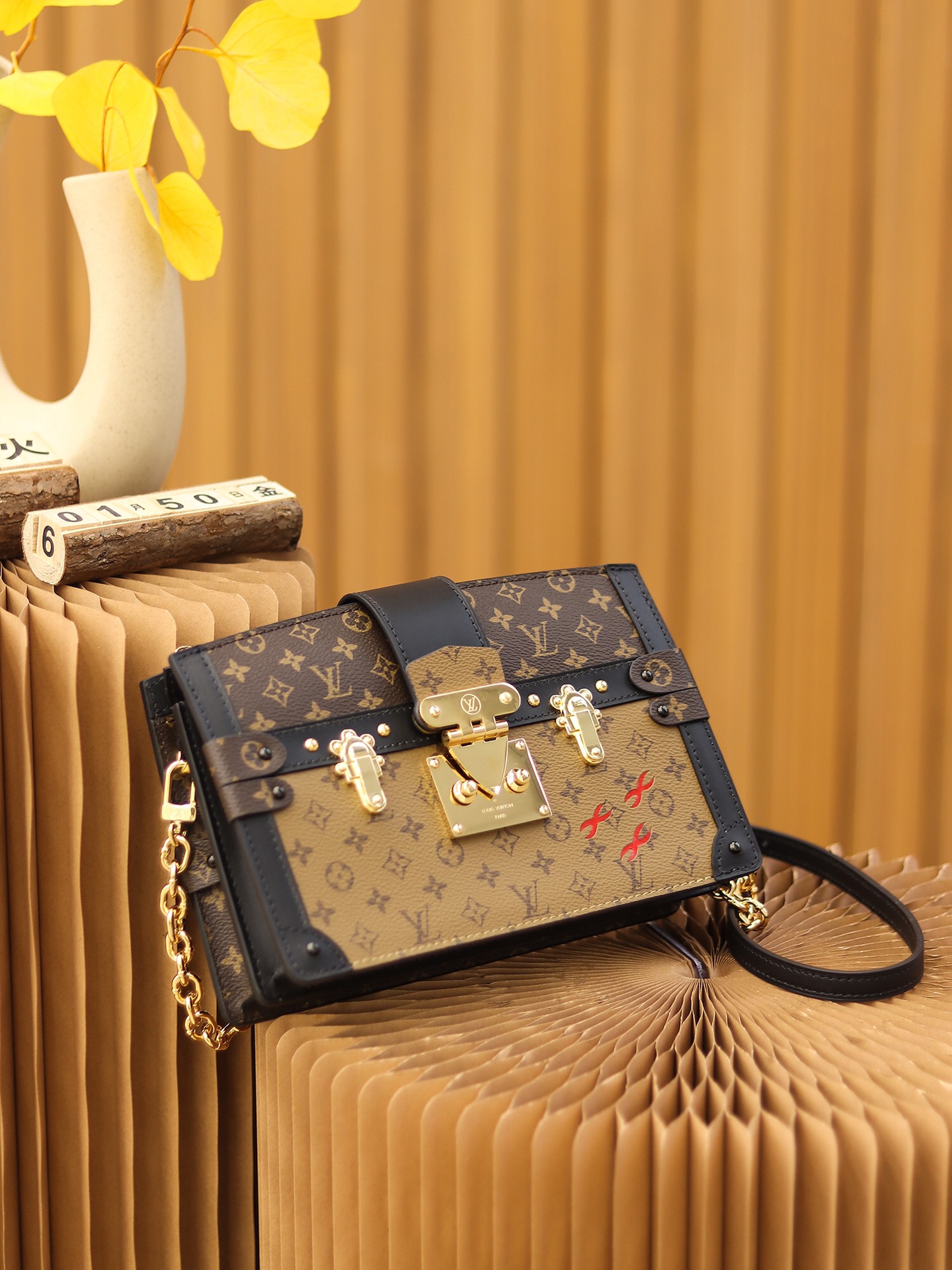 Louis Vuitton 𝙏𝙍𝙐𝙉𝙆 𝘾𝙇𝙐𝙏𝘾𝙃 soft case bag M43596