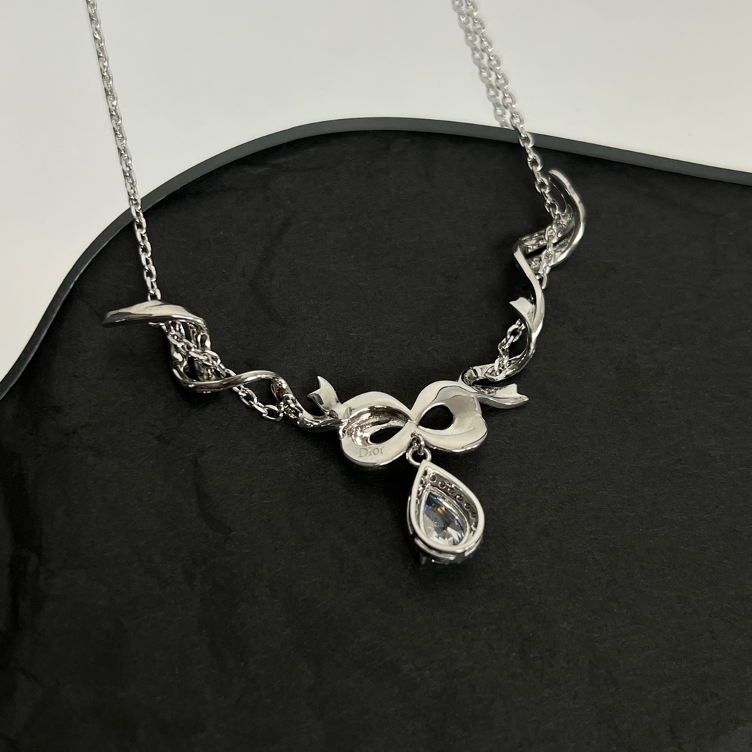 Dior necklace