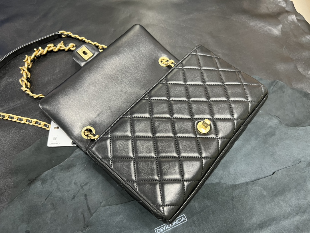 𝗖𝗛𝗔𝗡𝗘𝗟✦ 23p Letter Chain Mouth Flap Bag Genuine Leather