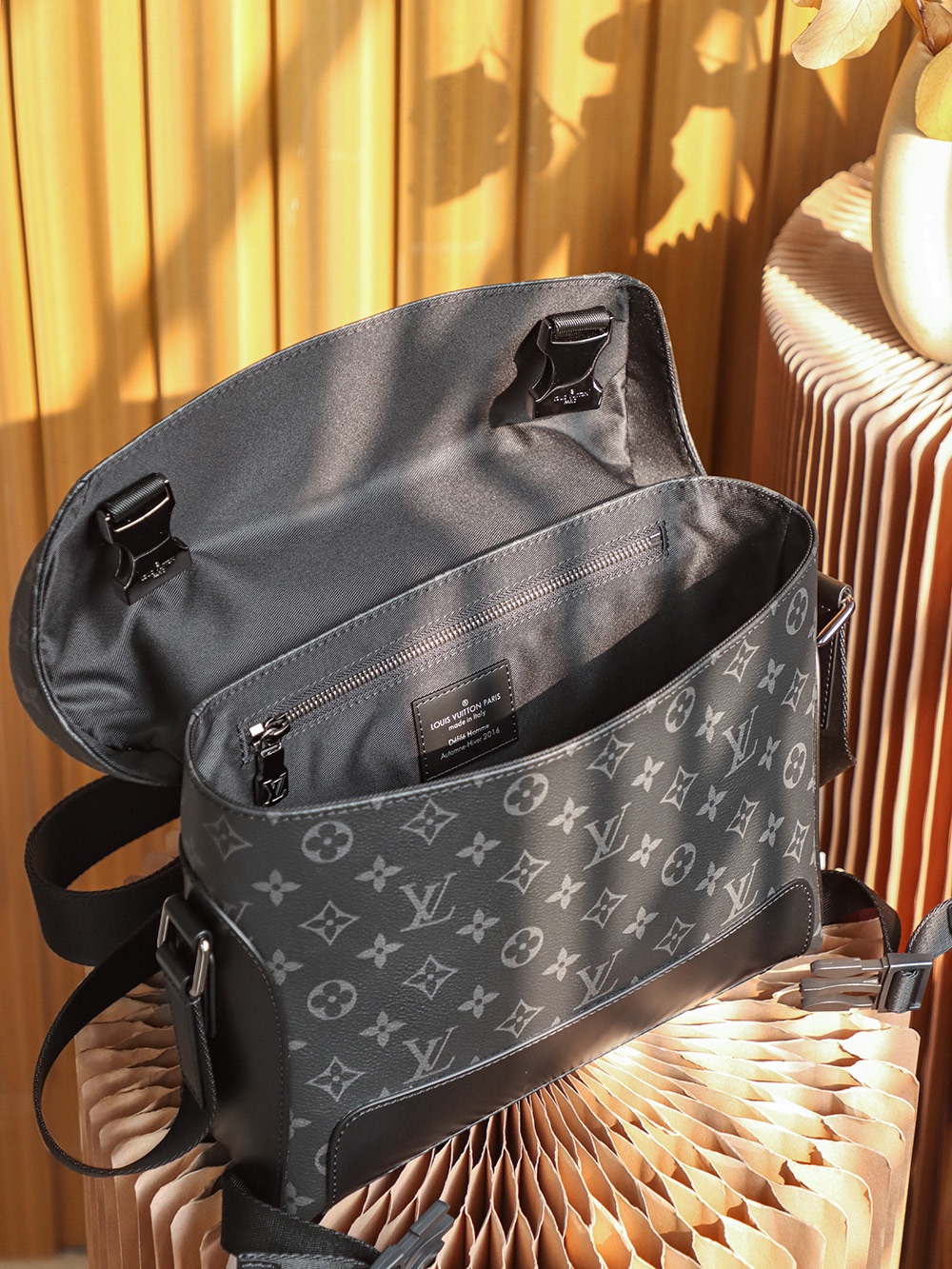 Louis Vuitton 𝐕𝐎𝐘𝐀𝐆𝐄𝐑 messenger bag #M40511#