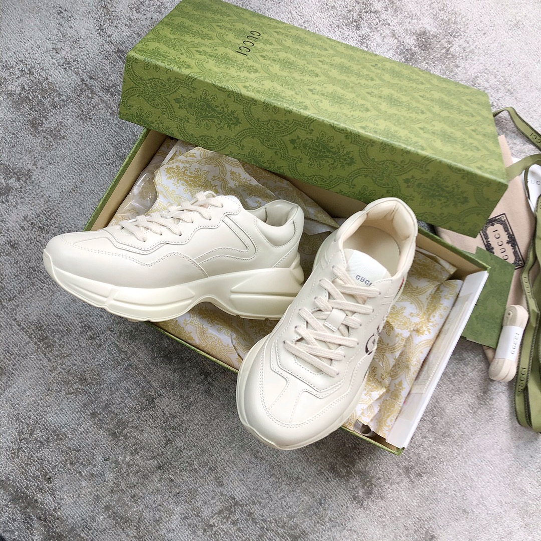 Gucci Pops This collection has a lot of flora and fauna elements Original material