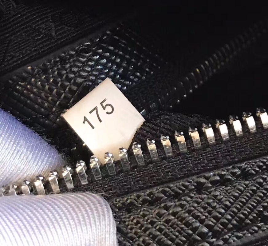 𝐏𝐑𝐀𝐃𝐀 New travel bag