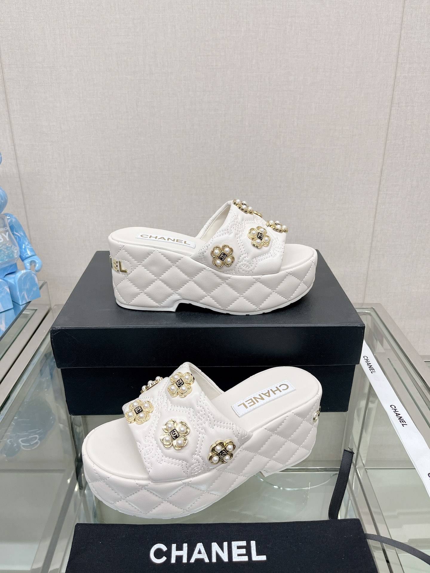 CHANEL water table thick bottom pearl flower slippers original rubber sole