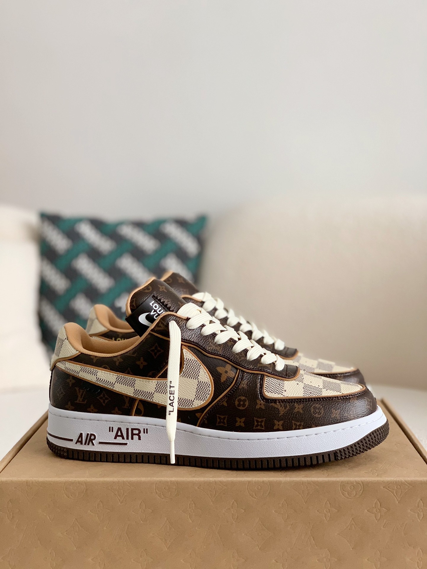 LOUIS VUITTON × NIKE AIR FORCE 1 Sneaker