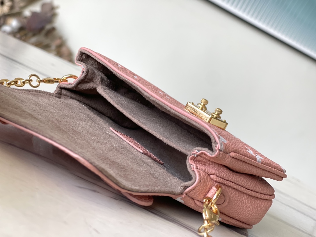 𝐋𝐎𝐔𝐈𝐒 𝐕𝐔𝐈𝐓𝐓𝐎𝐍   M81267