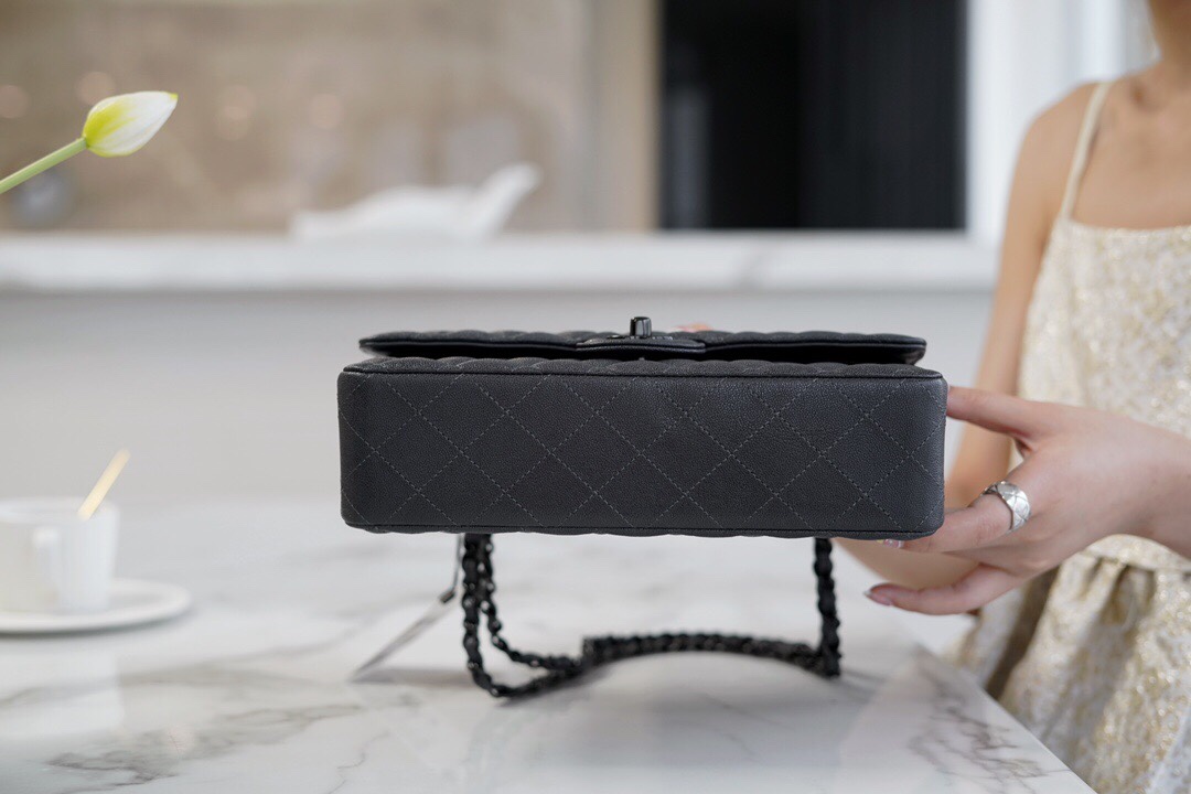 𝐂𝐇𝐀𝐍𝐄𝐋 Classic Flap France 🇫🇷 𝐇𝐇 𝐚𝐚𝐬 Original Caviar 🐂 Washed Tire Ox Medium 🐘 Dark Grey