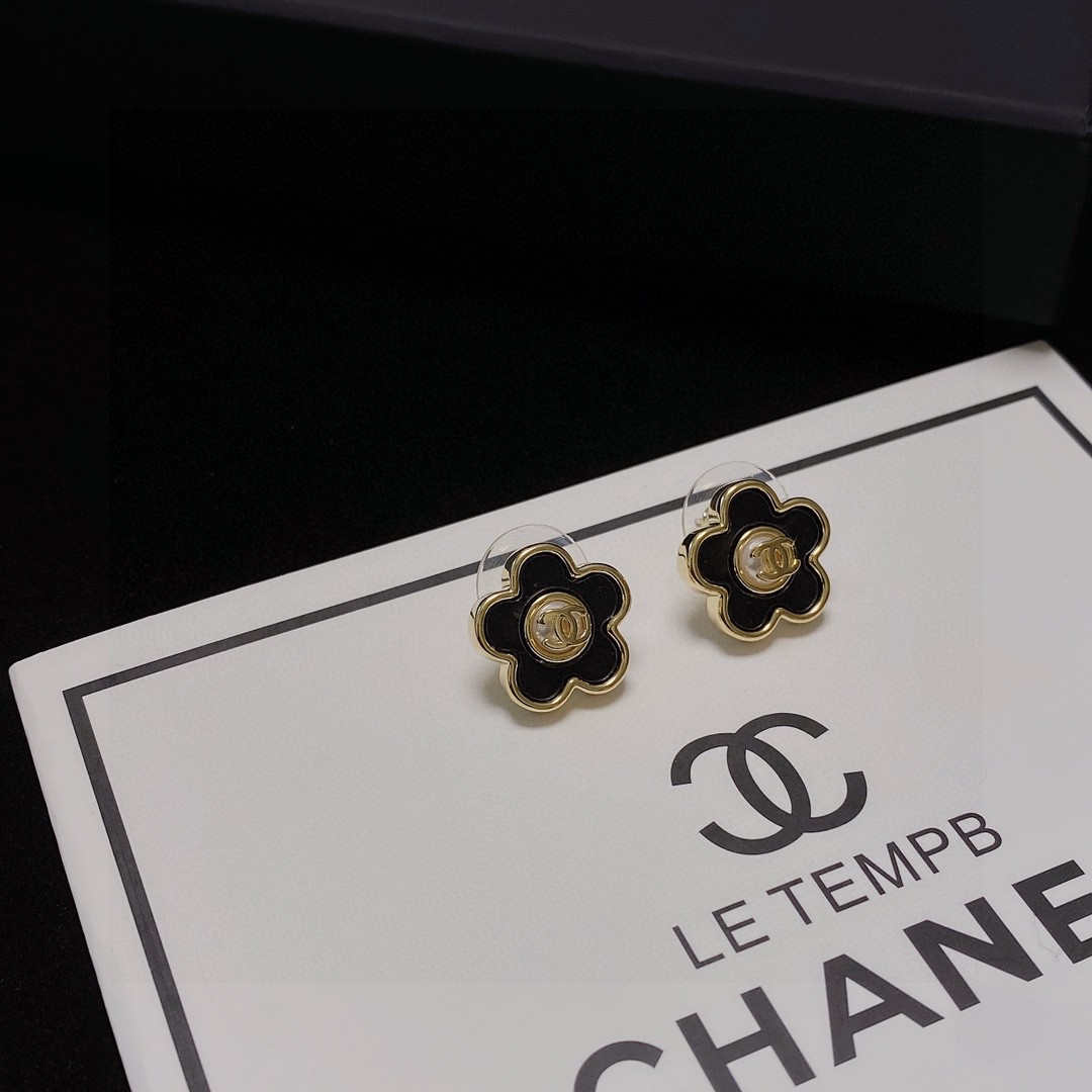 CHANEL🇫🇷Xiaoxiang earrings