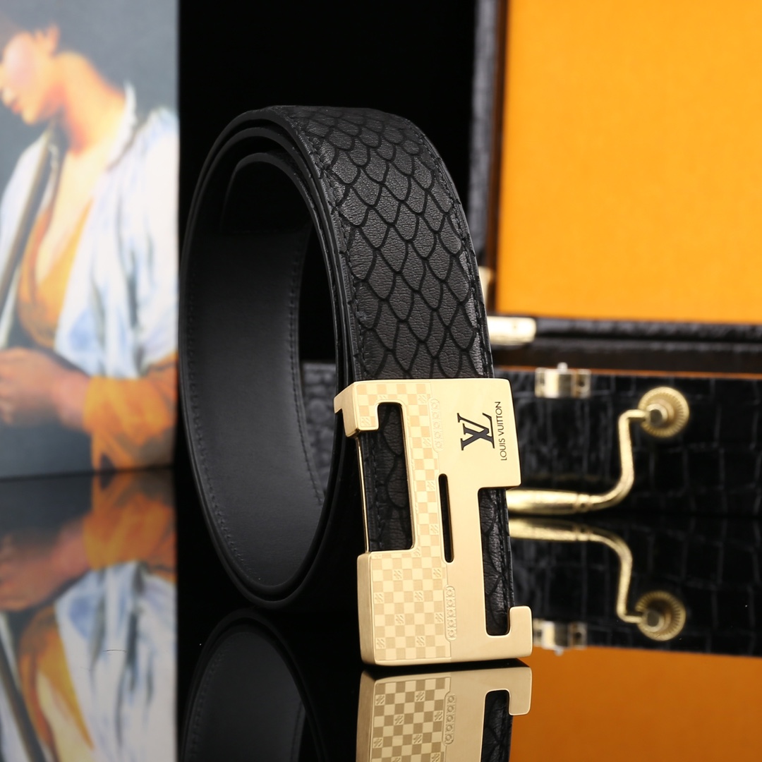 LOUIS VUITTO initials belt