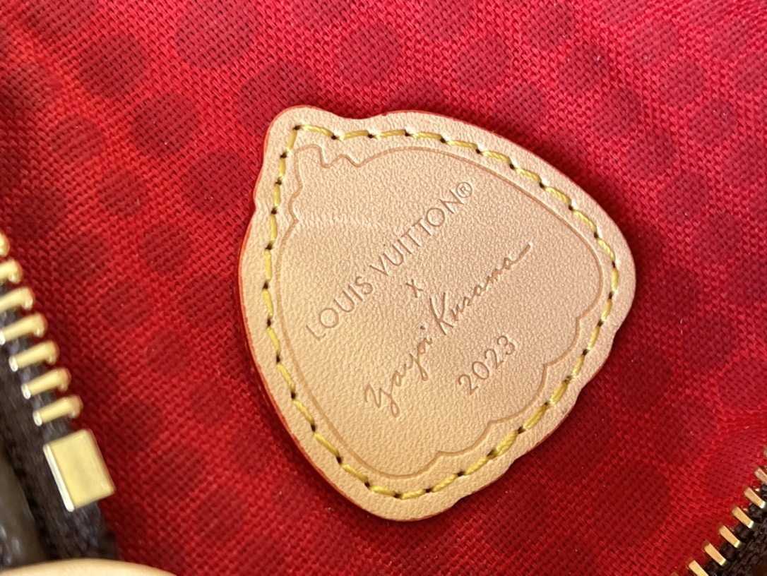 𝐋𝐎𝐔𝐈𝐒 𝐕𝐔𝐈𝐓𝐓𝐎𝐍   M81979