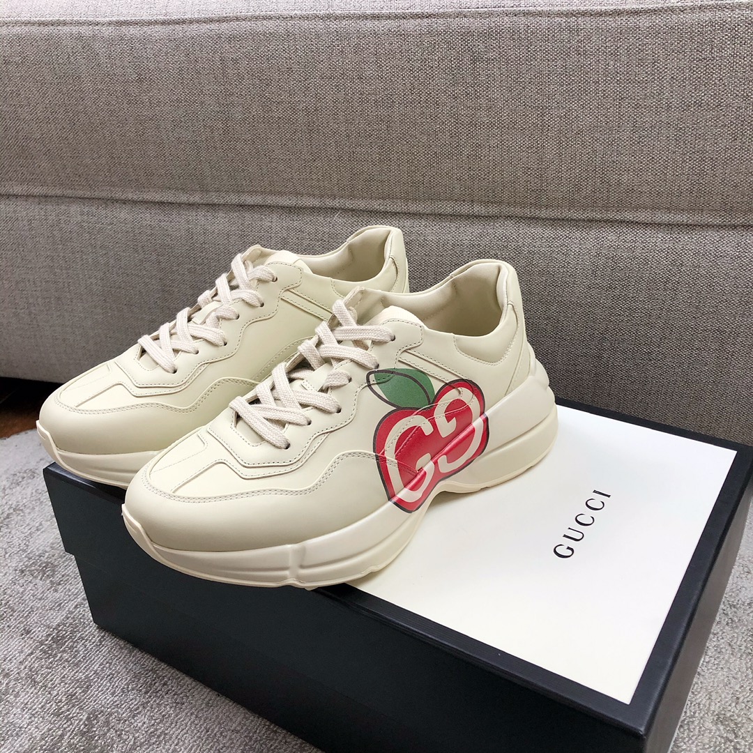 Gucci Pops This collection has a lot of flora and fauna elements Original material