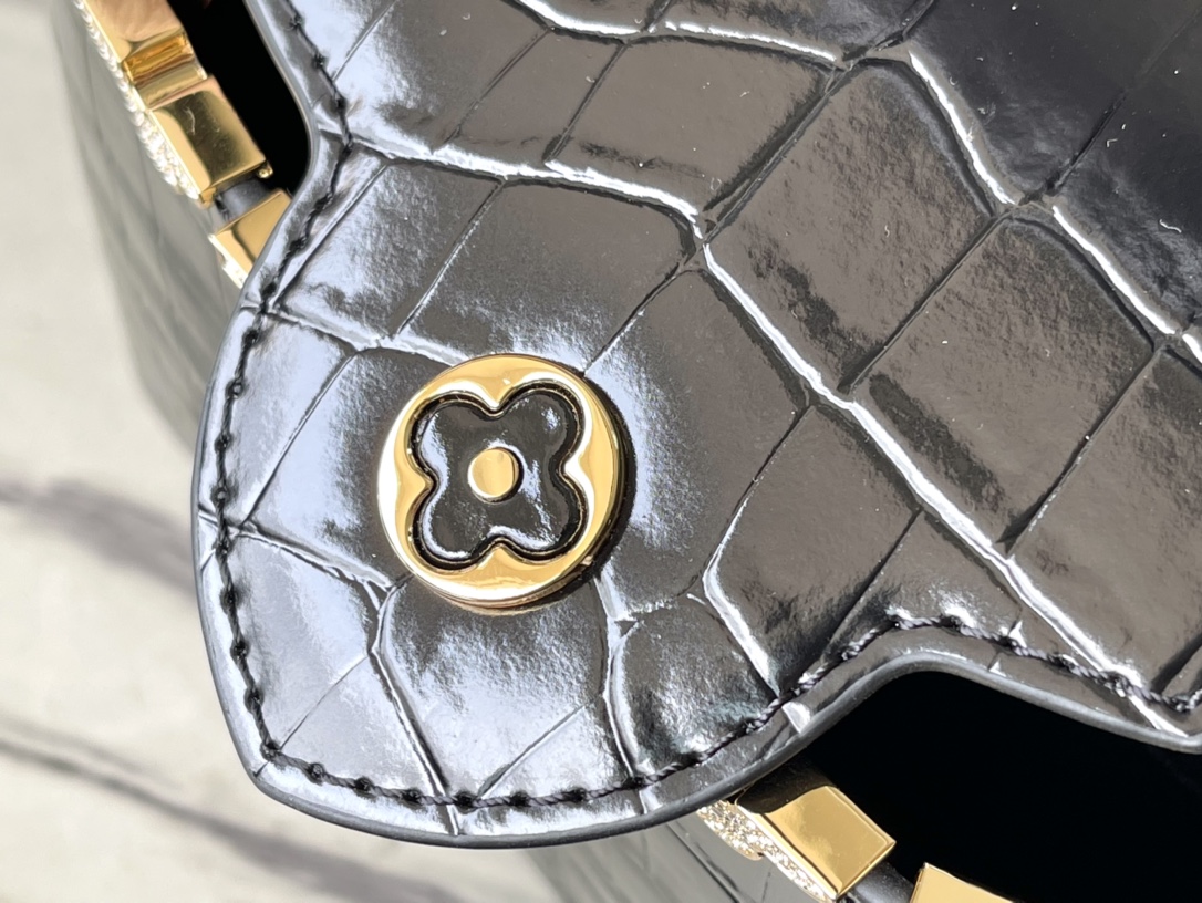 𝐋𝐎𝐔𝐈𝐒 𝐕𝐔𝐈𝐓𝐓𝐎𝐍   M51783