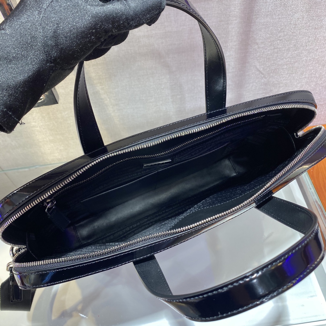 𝐏𝐑𝐀𝐃𝐀 Briefcase 2VE368
