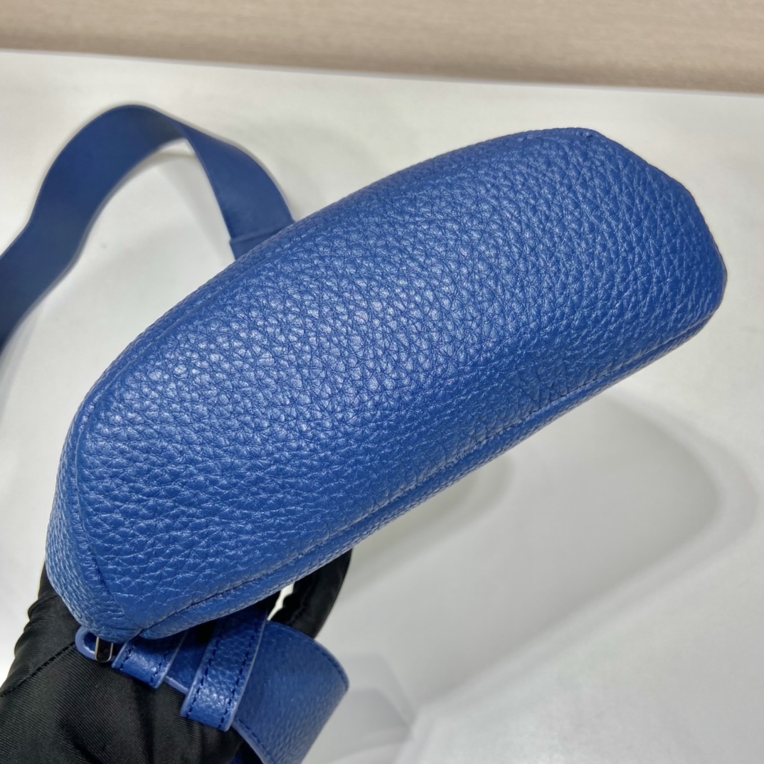 𝐏𝐑𝐀𝐃𝐀  New Chest Bag 2VZ092