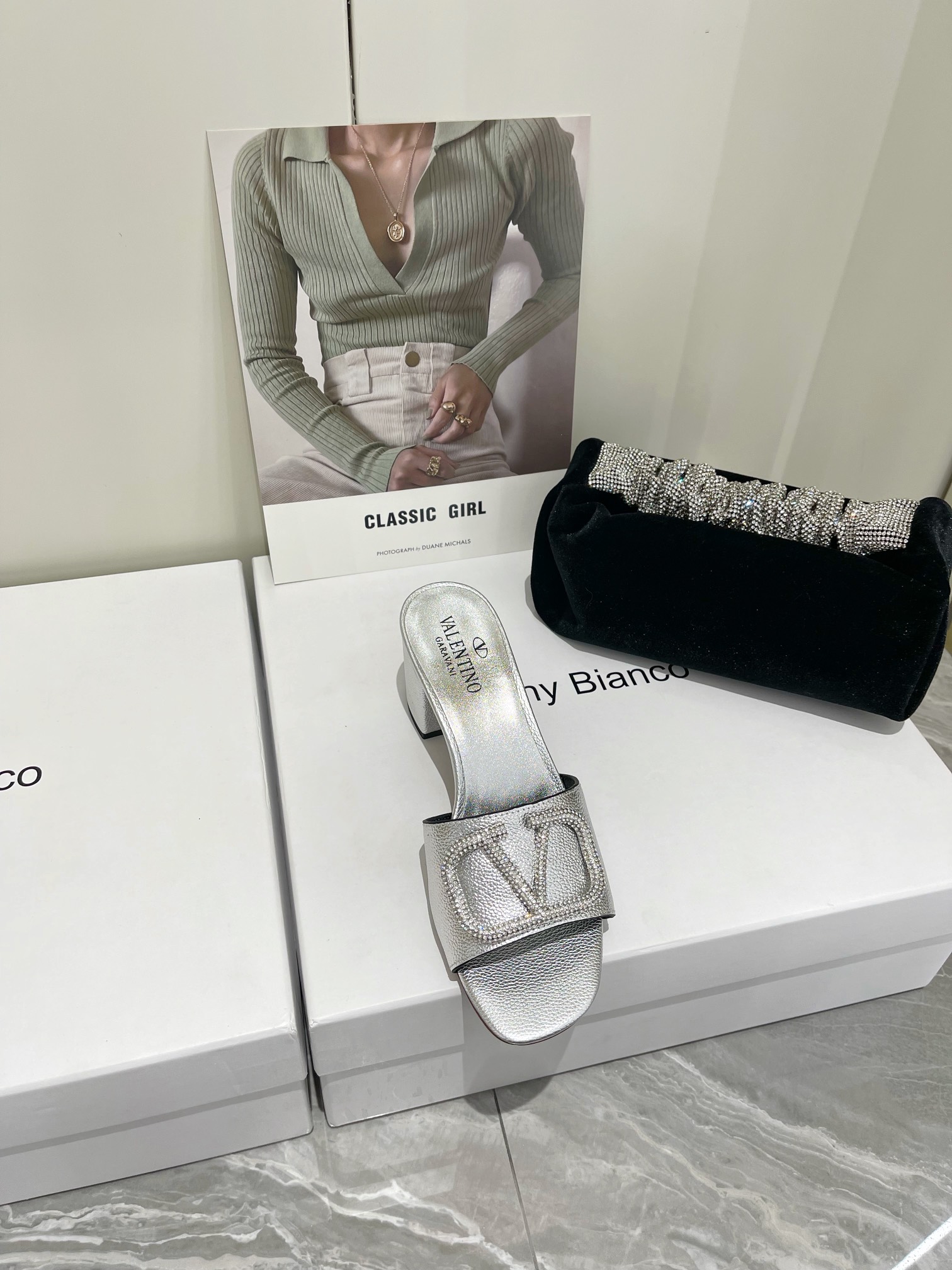 【Valentino】𝟐𝟎𝟐𝟏/𝐒𝐒 𝐧𝐞𝐰  Valentino 2022 / fw spring and summer new women's slippers