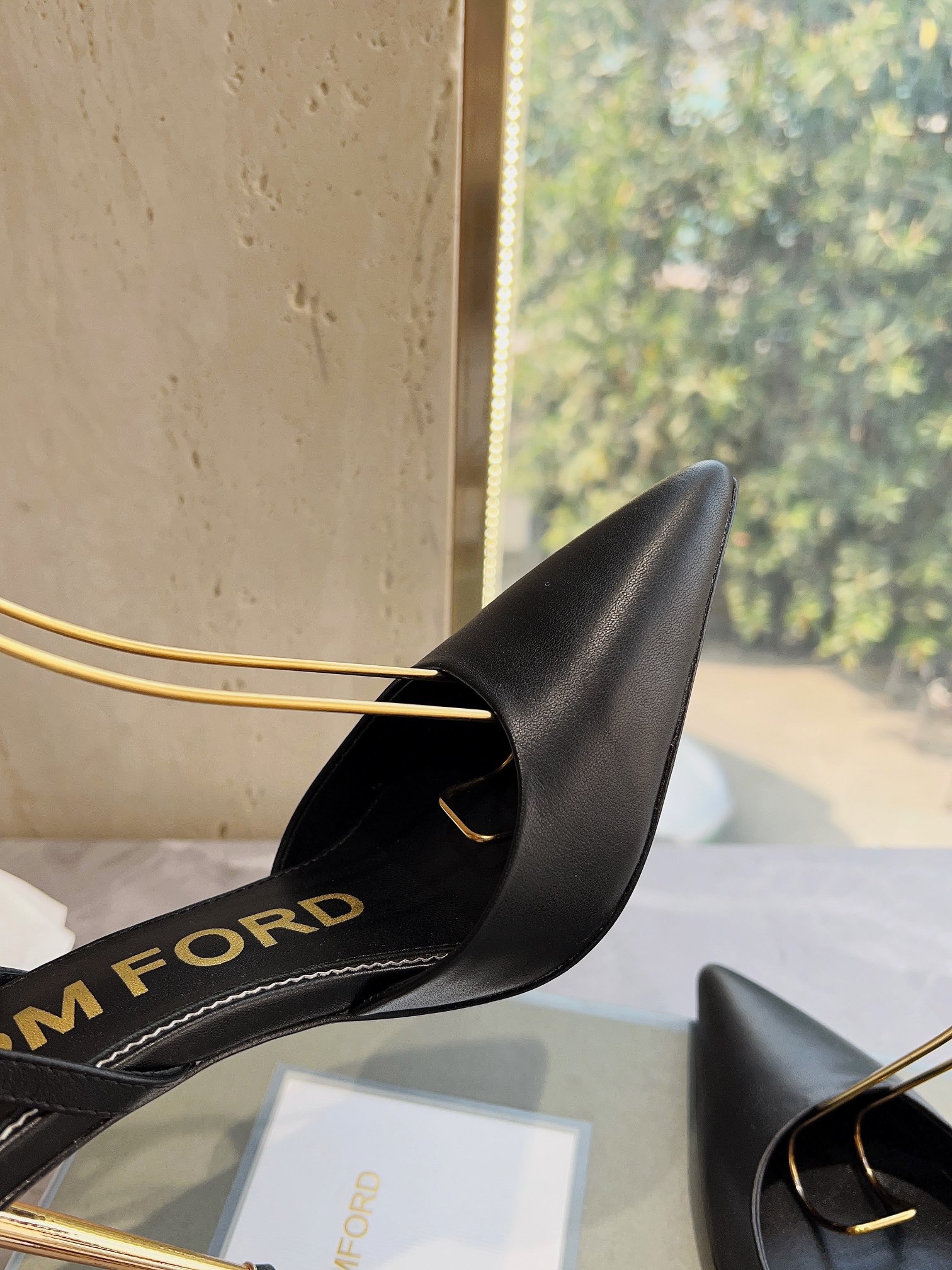 𝐓𝐎𝐌𝐅𝐎𝐑𝐃｜𝟐𝟎𝟐𝟑𝐒𝐒/𝐧𝐞𝐰  Dolce & Ga women's jeweled buckle jacquard raglan heels