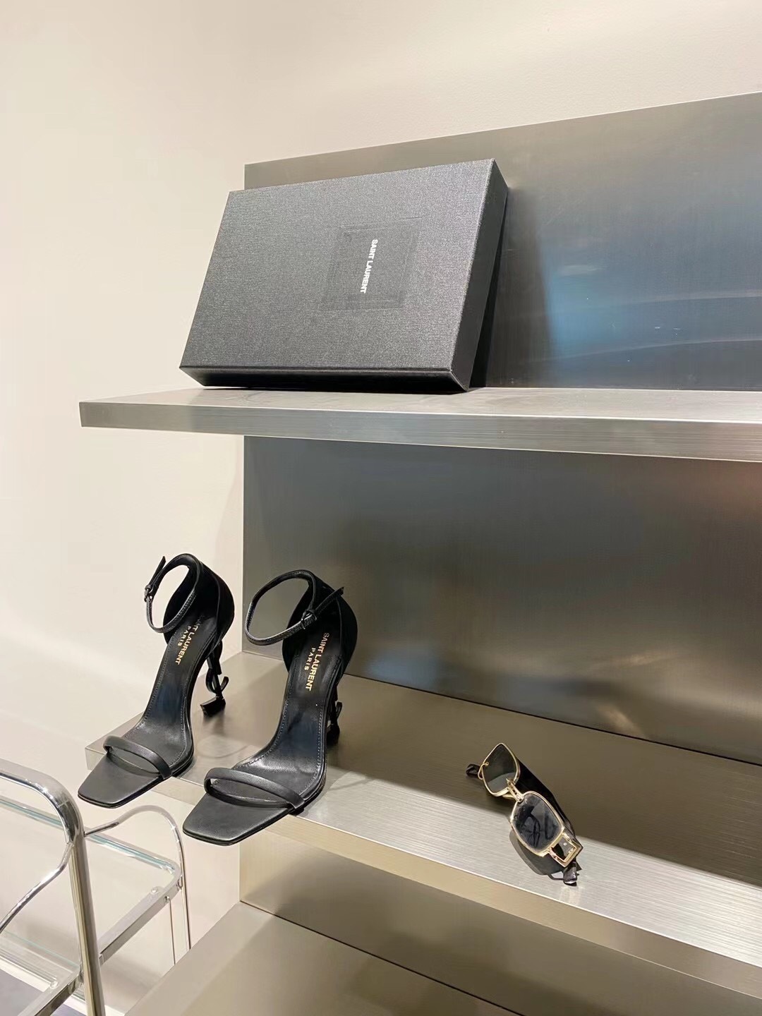 𝙎𝙖𝙞𝙣𝙩 𝙇𝙖𝙪𝙧𝙚𝙣𝙩 | 𝟐𝟎𝟐𝟏/𝐒𝐒 𝐧𝐞𝐰 YSL｜A beautiful classic Alphabet high-heeled sandals