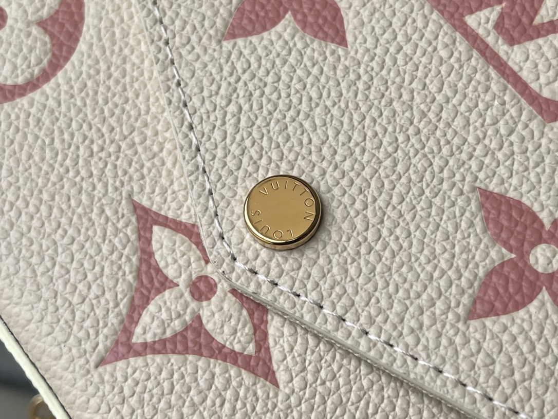 𝐋𝐎𝐔𝐈𝐒 𝐕𝐔𝐈𝐓𝐓𝐎𝐍    M82047