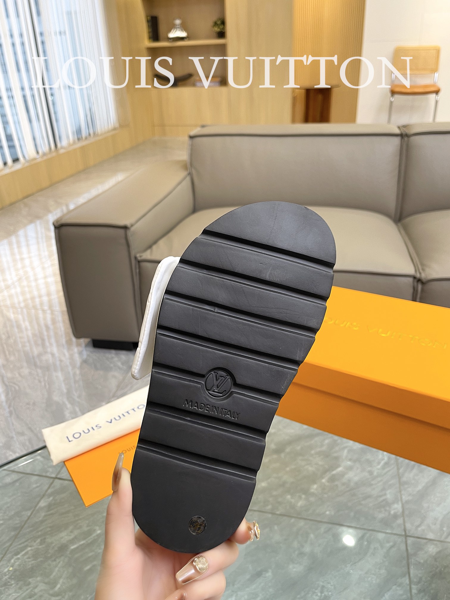 Louis Vuitton 2023 couple models embossed print