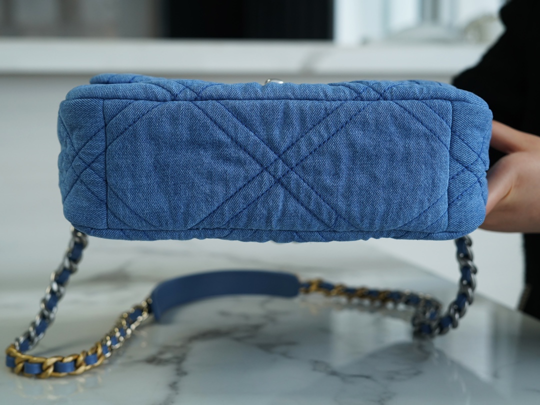 𝗖𝗛𝗔𝗡𝗘𝗟 ❶❾ 𝗕𝗔𝗚 Original Denim Series ❥ Genuine Leather ❥ Small ❥𝟮𝟮𝗣 Denim Light Blue 🌀