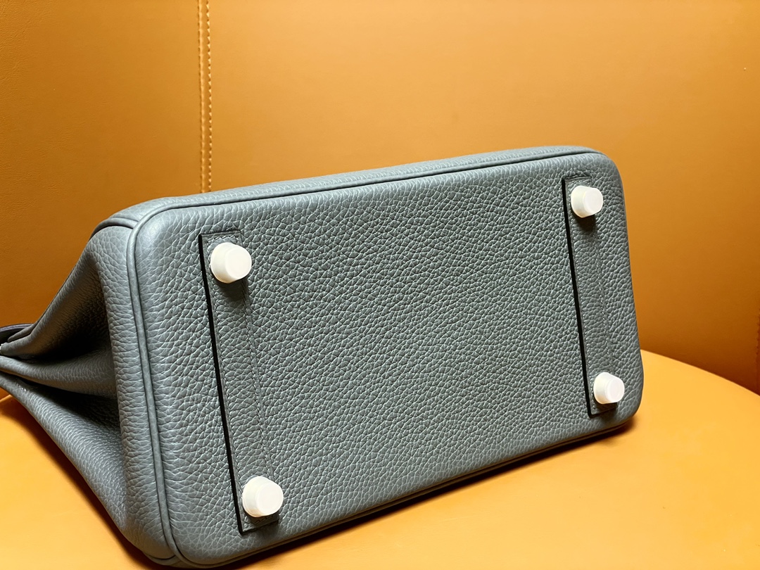 Birkin 25/30 Almond Green togo Leather buckle