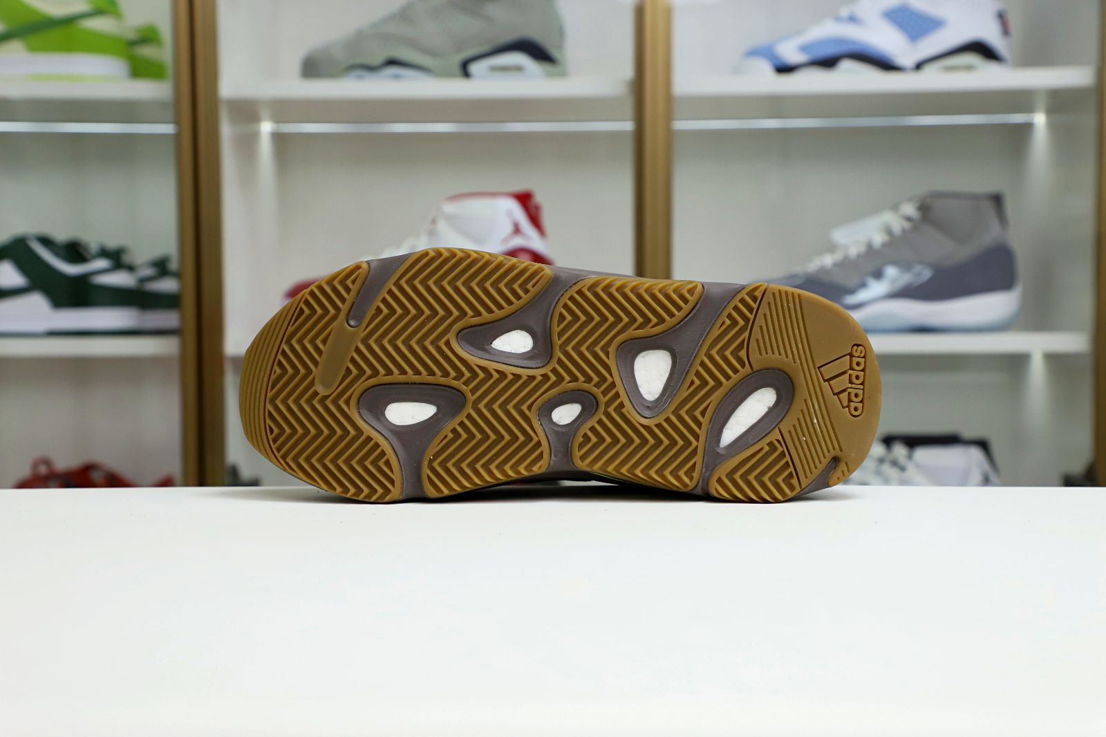 YEEZY BOOST 700 MAUVE