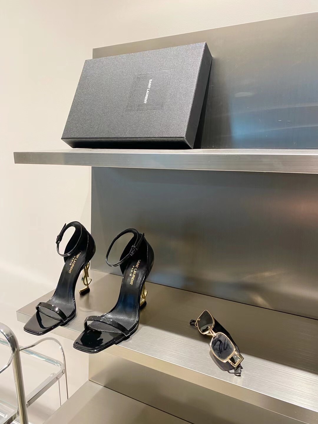 𝙎𝙖𝙞𝙣𝙩 𝙇𝙖𝙪𝙧𝙚𝙣𝙩 | 𝟐𝟎𝟐𝟏/𝐒𝐒 𝐧𝐞𝐰 YSL｜A beautiful classic Alphabet high-heeled sandals