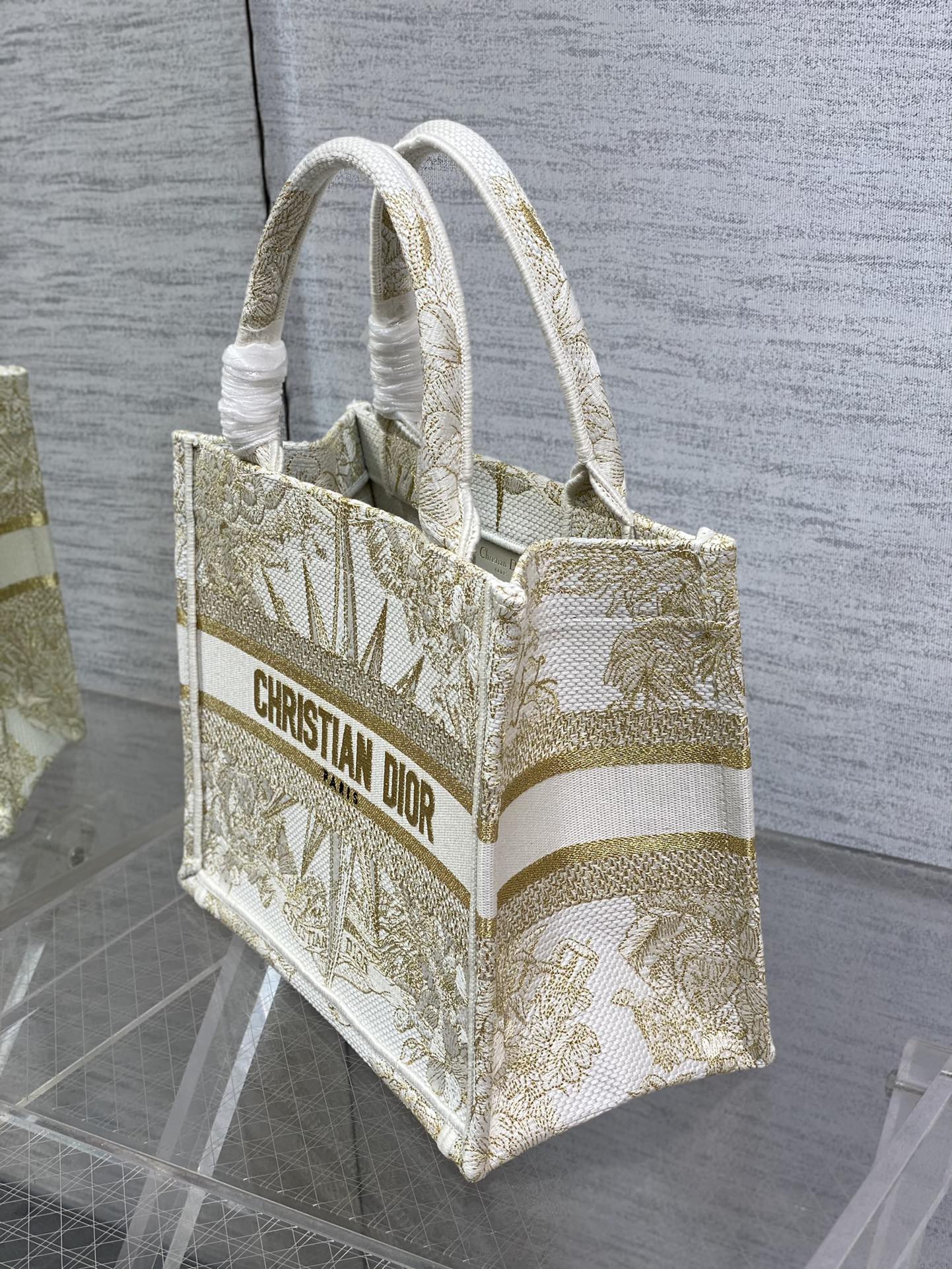 DIOR TOTE Golden Christmas