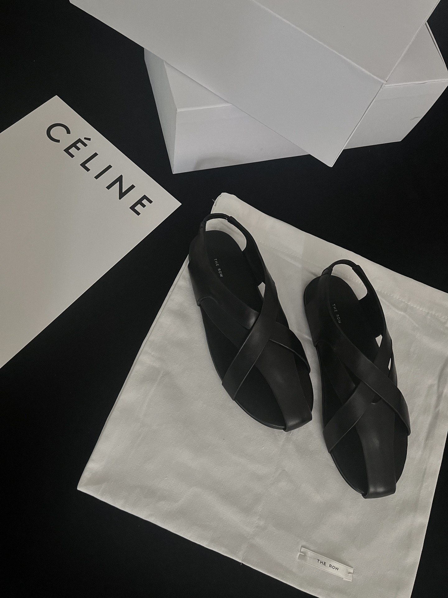 𝐓𝐇𝐄 𝐑𝐎𝐖｜𝟐𝟎𝟐𝟐/𝐒𝐒 𝐧𝐞𝐰 Still as usual minimalist design minimalist versatile Imported calfskin