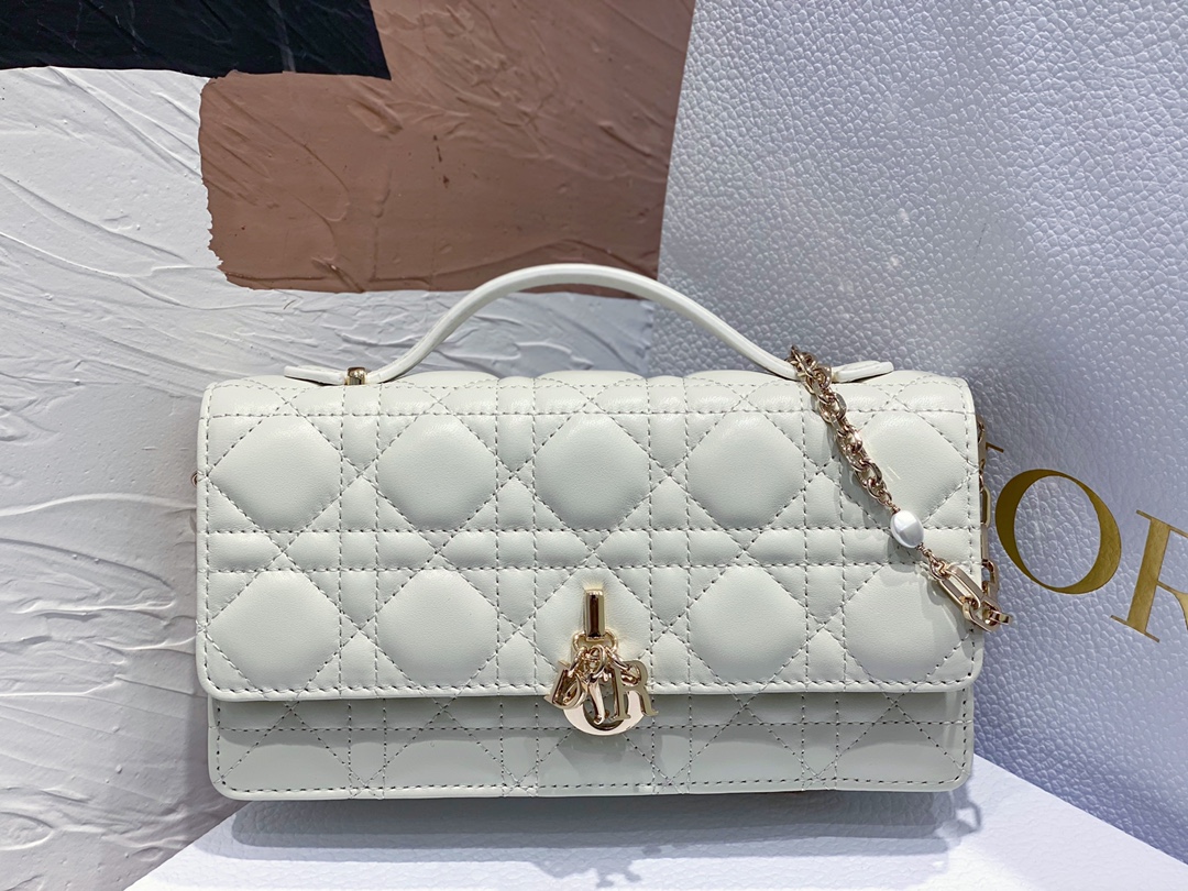 lady Dior ❤ Pearl Clutch Bag