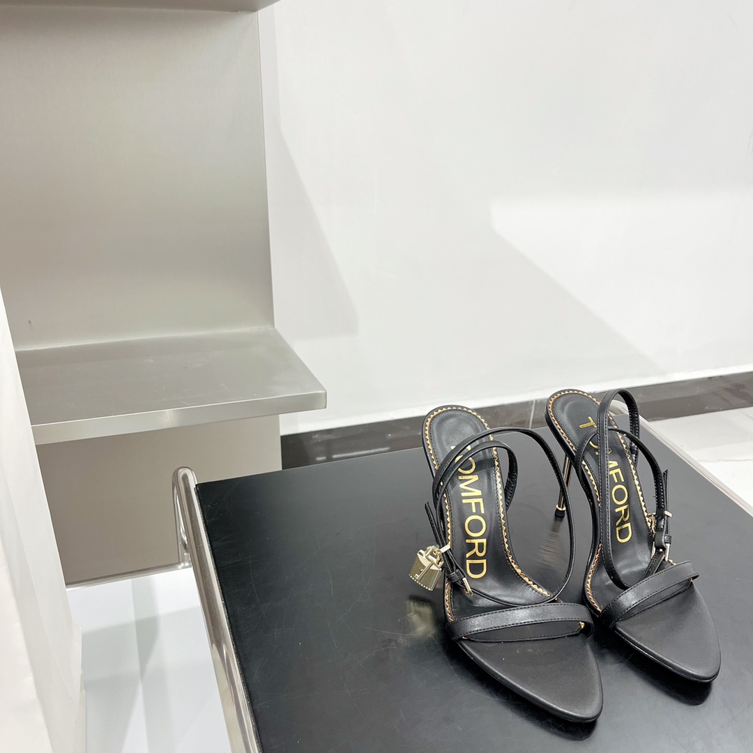 𝒕𝒐𝒎𝒇𝒐𝒓𝒅 𝟐𝟎𝟐𝟐/𝐒𝐒 𝐧𝐞𝐰 TF Tom Ford Gold Heel Padlock Sandals