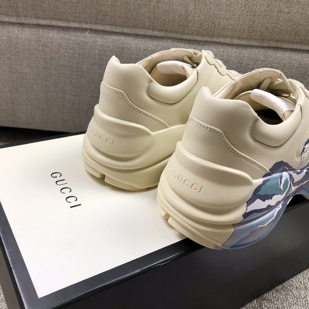 Gucci Pops This collection has a lot of flora and fauna elements Original material