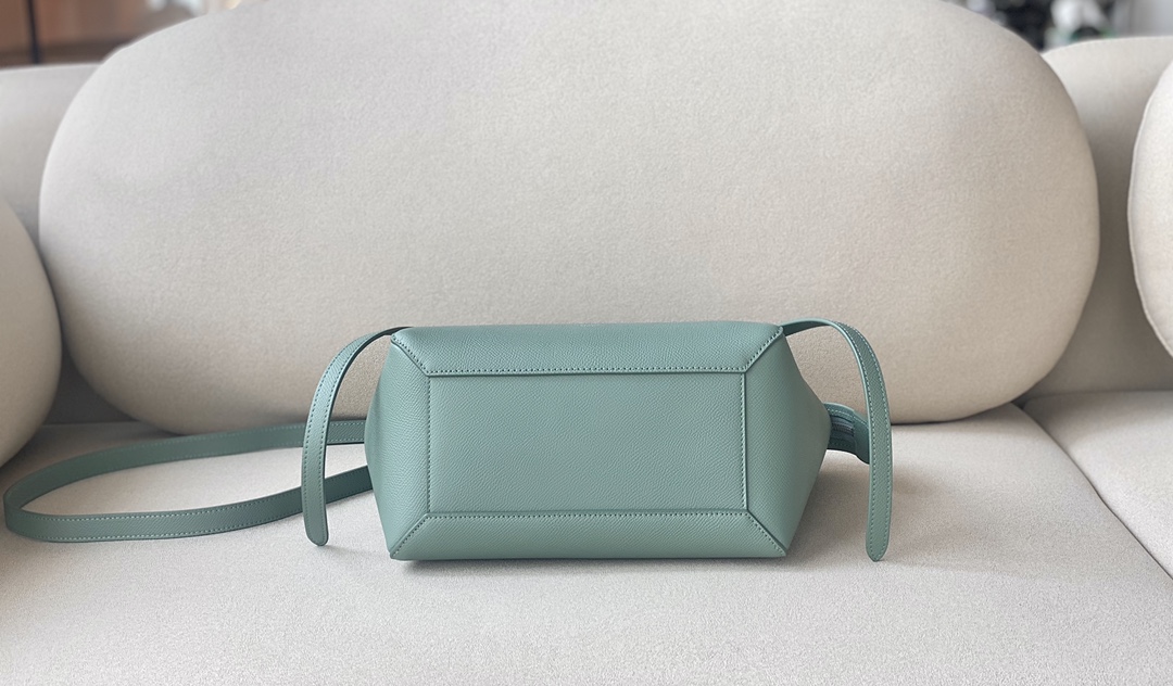 𝐂𝐞𝐥𝐢𝐧𝐞 BELT MICRO BAG in grained calfskin