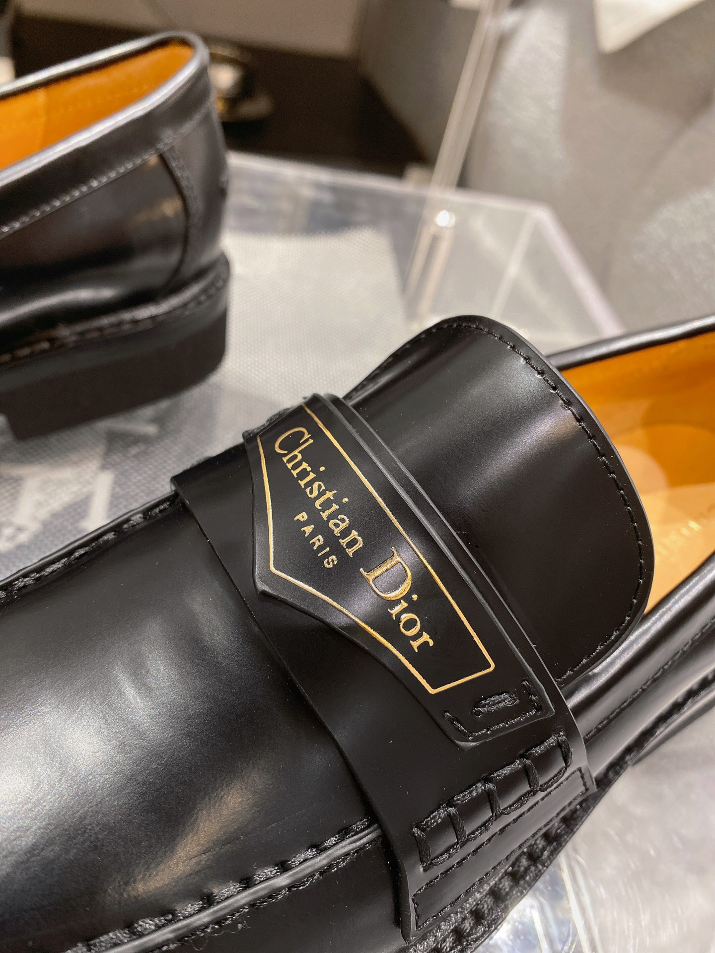 DIOR Early Spring 2023 New Loafers Black
