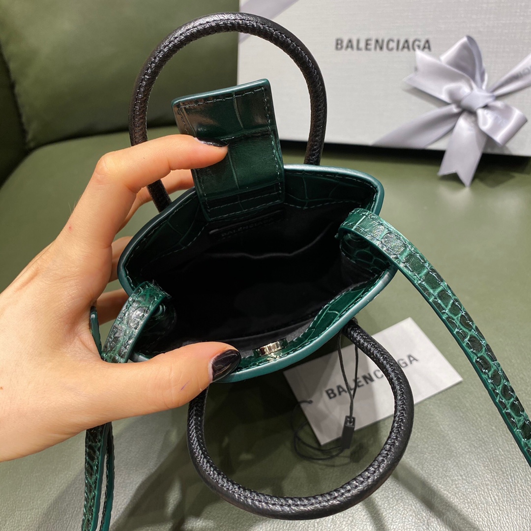 BALENCIAGA 𝗦𝗵𝗼𝗽𝗽𝗶𝗻𝗴 𝗯 𝗮𝗴 Crocodile shopping paper bag
