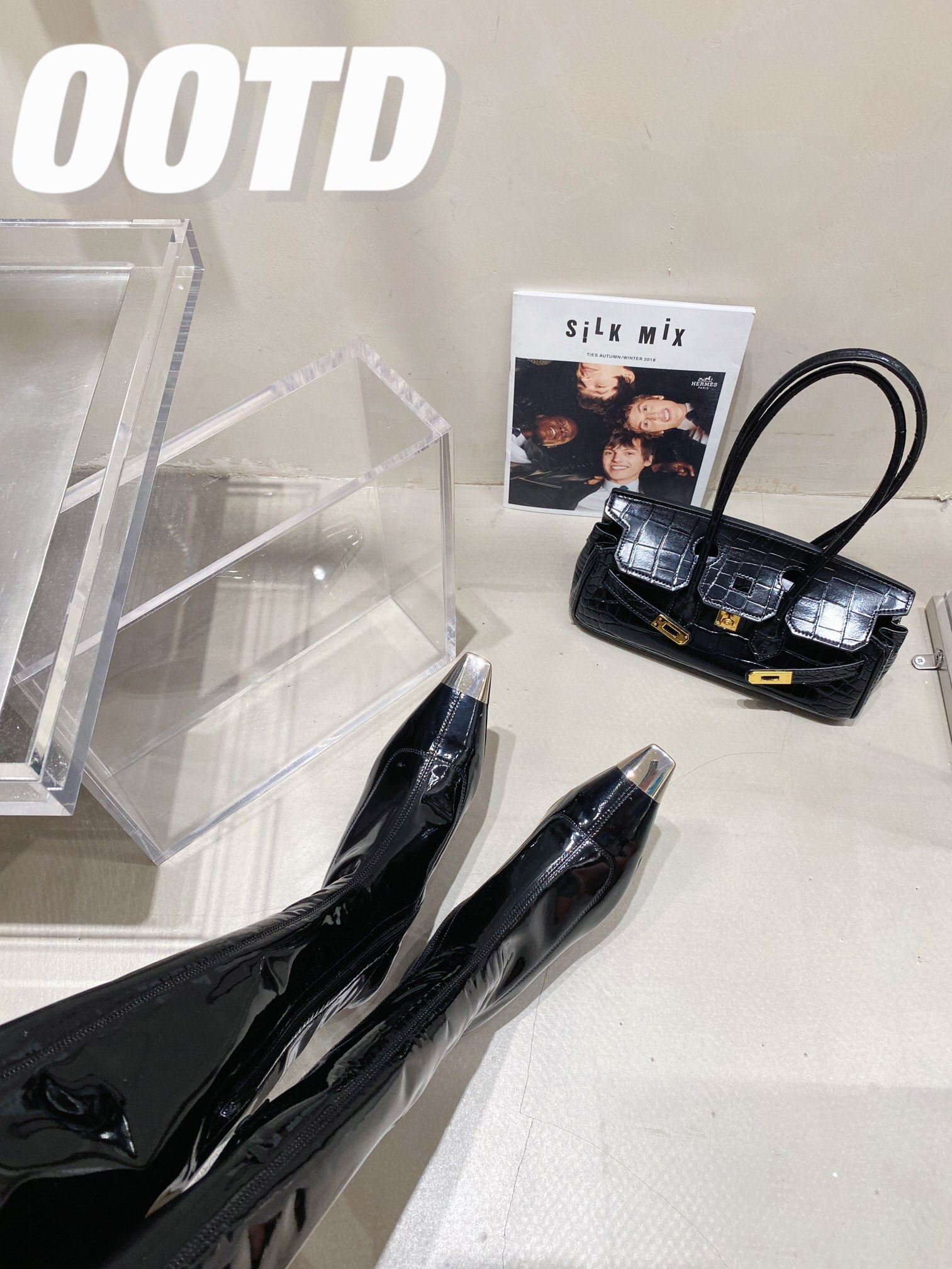 𝙎𝙖𝙞𝙣𝙩 𝙇𝙖𝙪𝙧𝙚𝙣𝙩 | 𝟐𝟎𝟐𝟏/𝐒𝐒 𝐧𝐞𝐰 YSL｜Saint Laurent 2022SS Stretch Patent Leather Boots