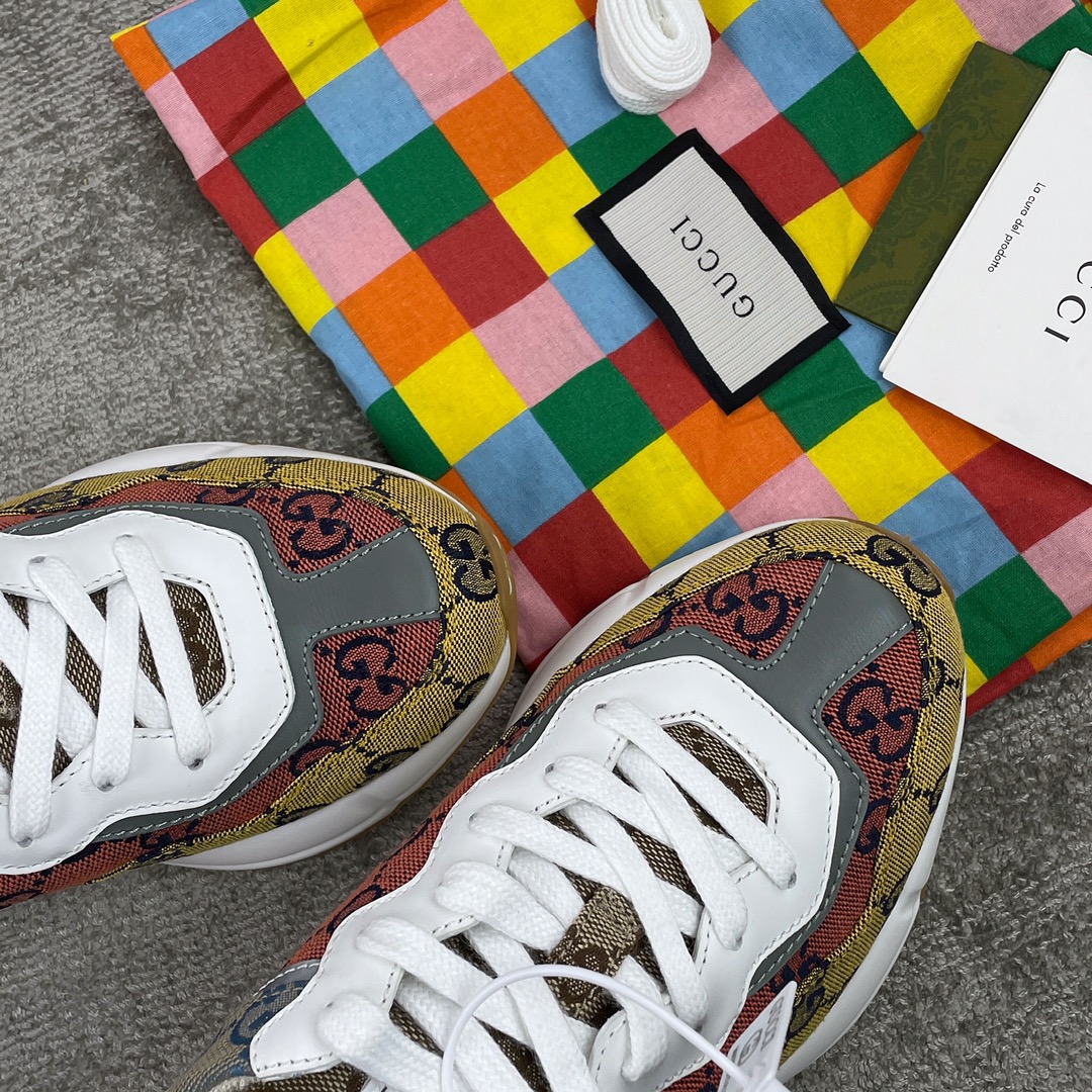 Gucci Pops This collection has a lot of flora and fauna elements Original material