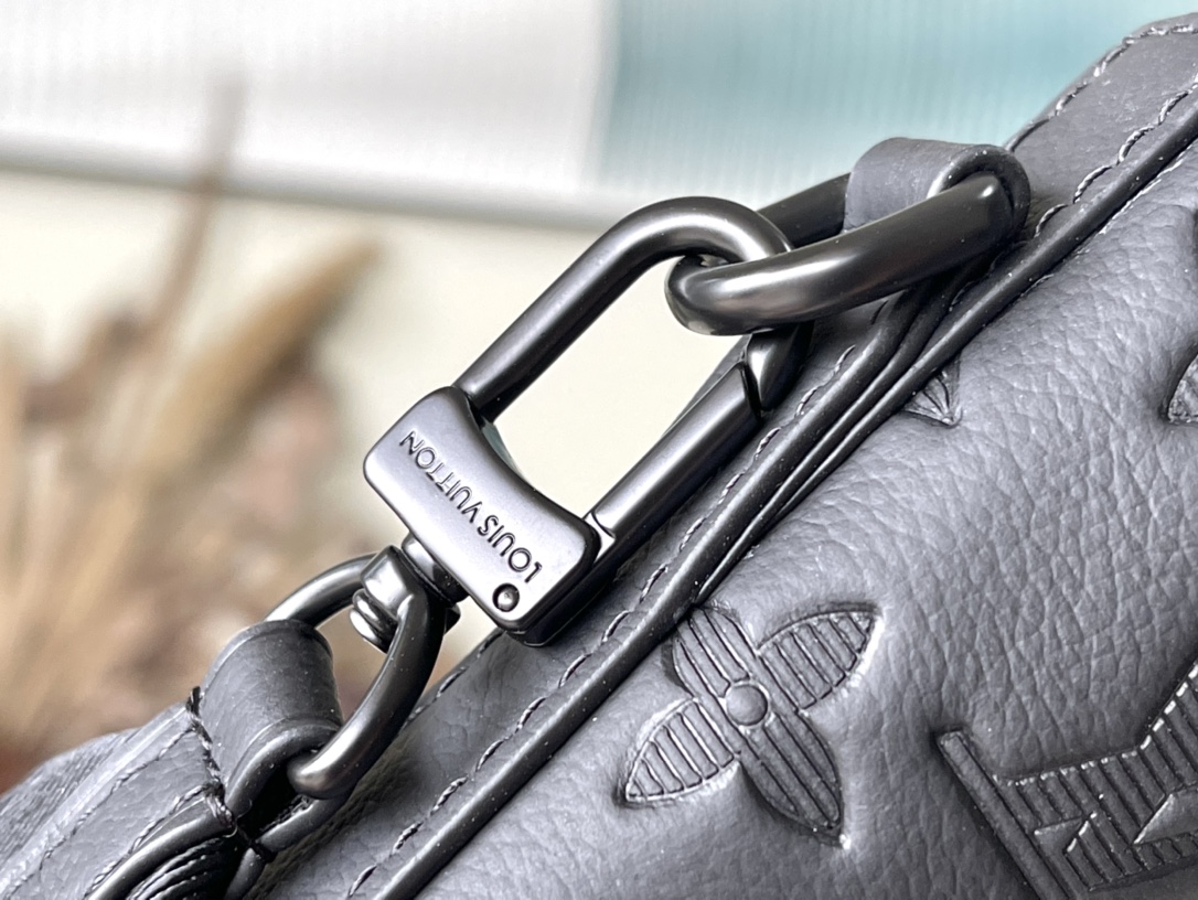 𝐋𝐎𝐔𝐈𝐒 𝐕𝐔𝐈𝐓𝐓𝐎𝐍  M82248