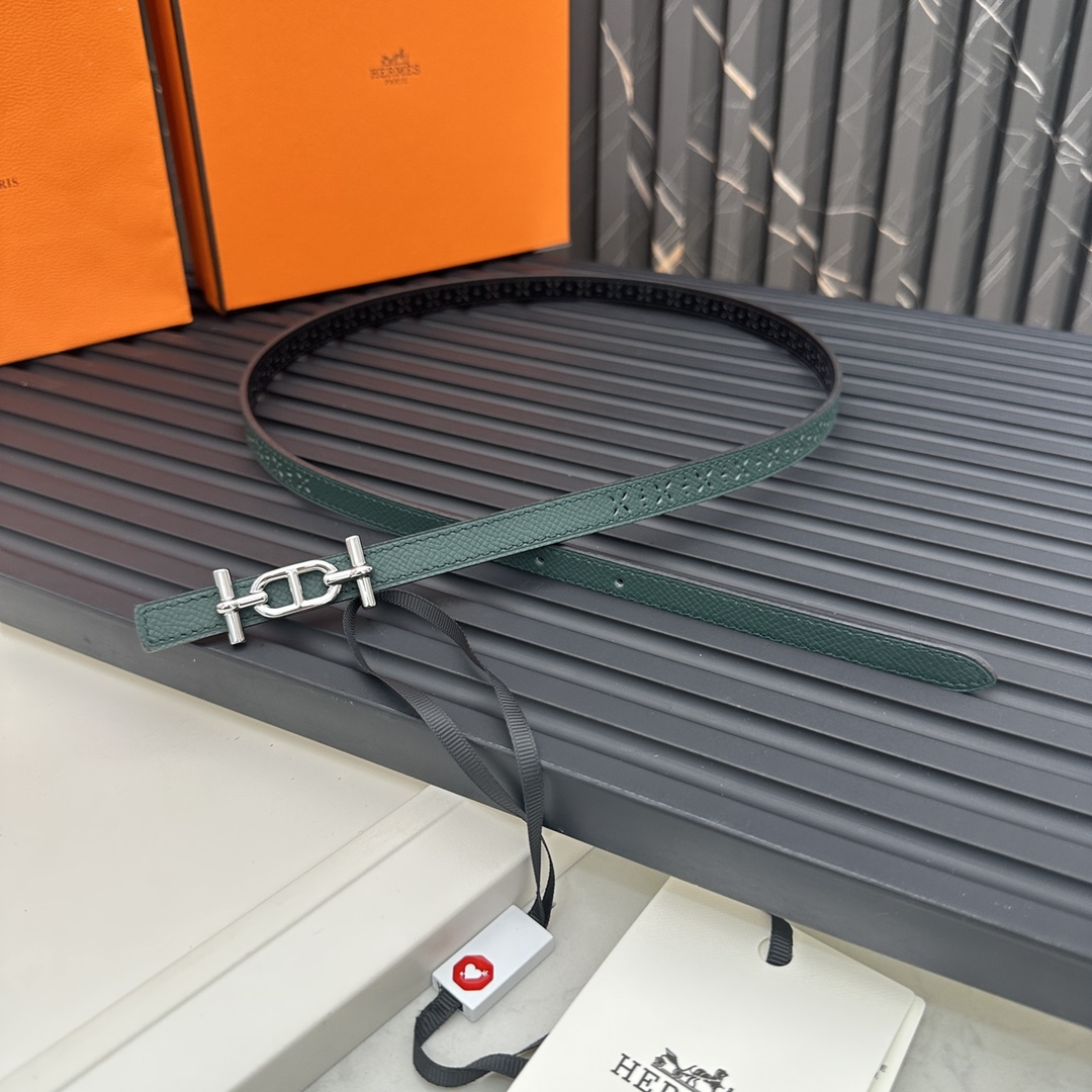 Reversible belt in Hermes Swift and perforated Epsom calfskin