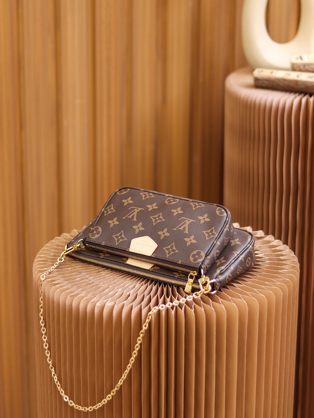 Louis Vuitton 𝙈𝙐𝙇𝙏𝙄 𝙋𝙊𝘾𝙃𝙀𝙏𝙏𝙀 5 in 1 M44813