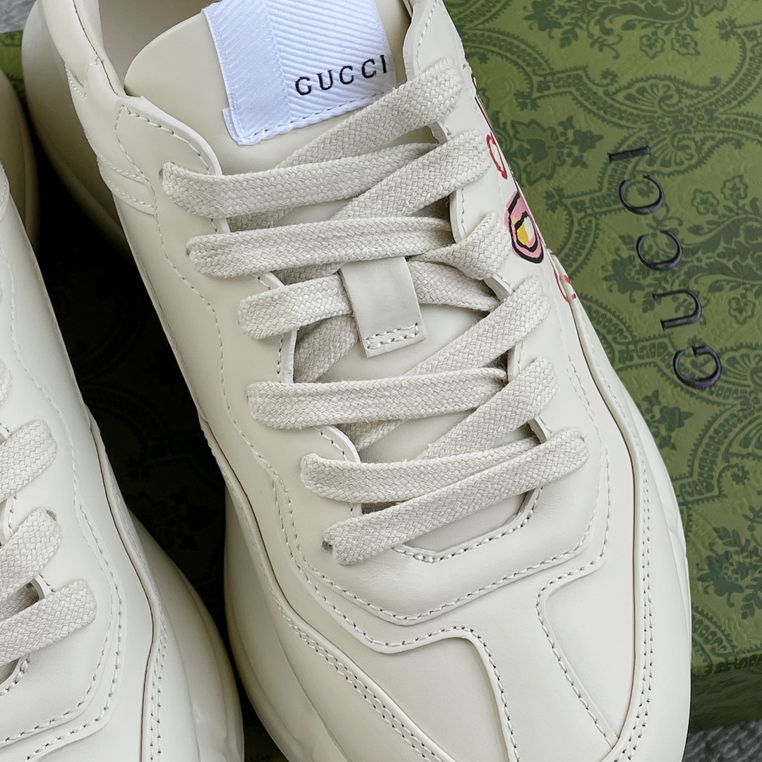 Gucci Pops This collection has a lot of flora and fauna elements Original material