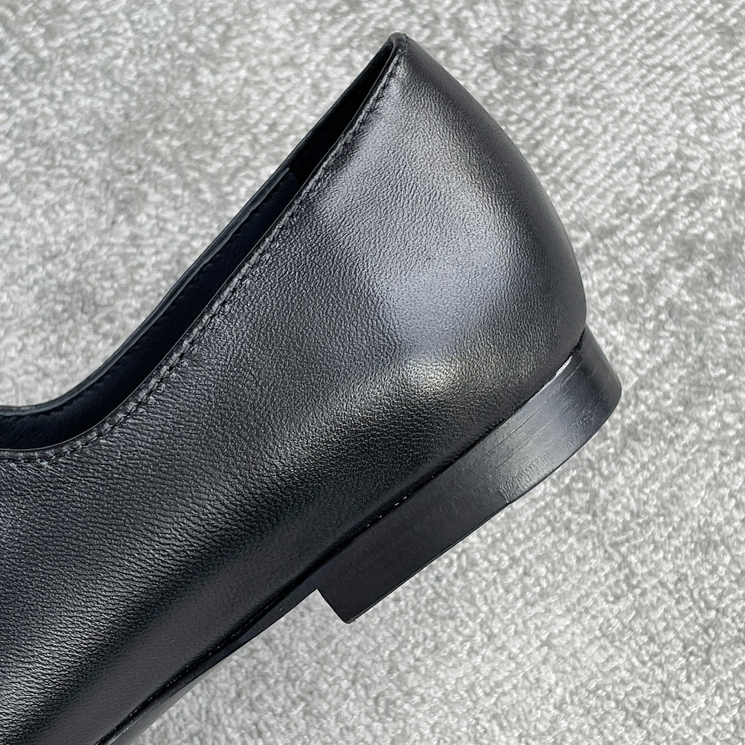 CHANEL Xiao Xiang's new double strap ballet shoes above the buckle on the small diamonds of the delicate shine