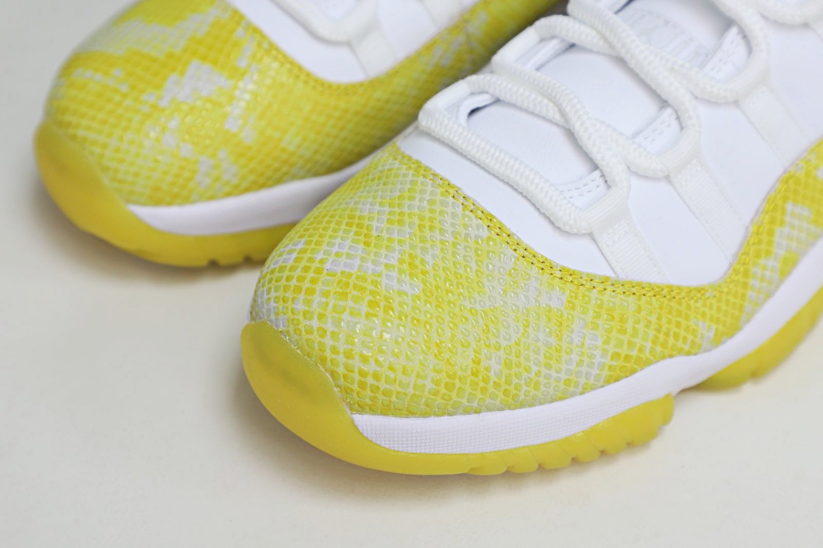 Air Jordan 11 Retro Low YellowSnakeskin