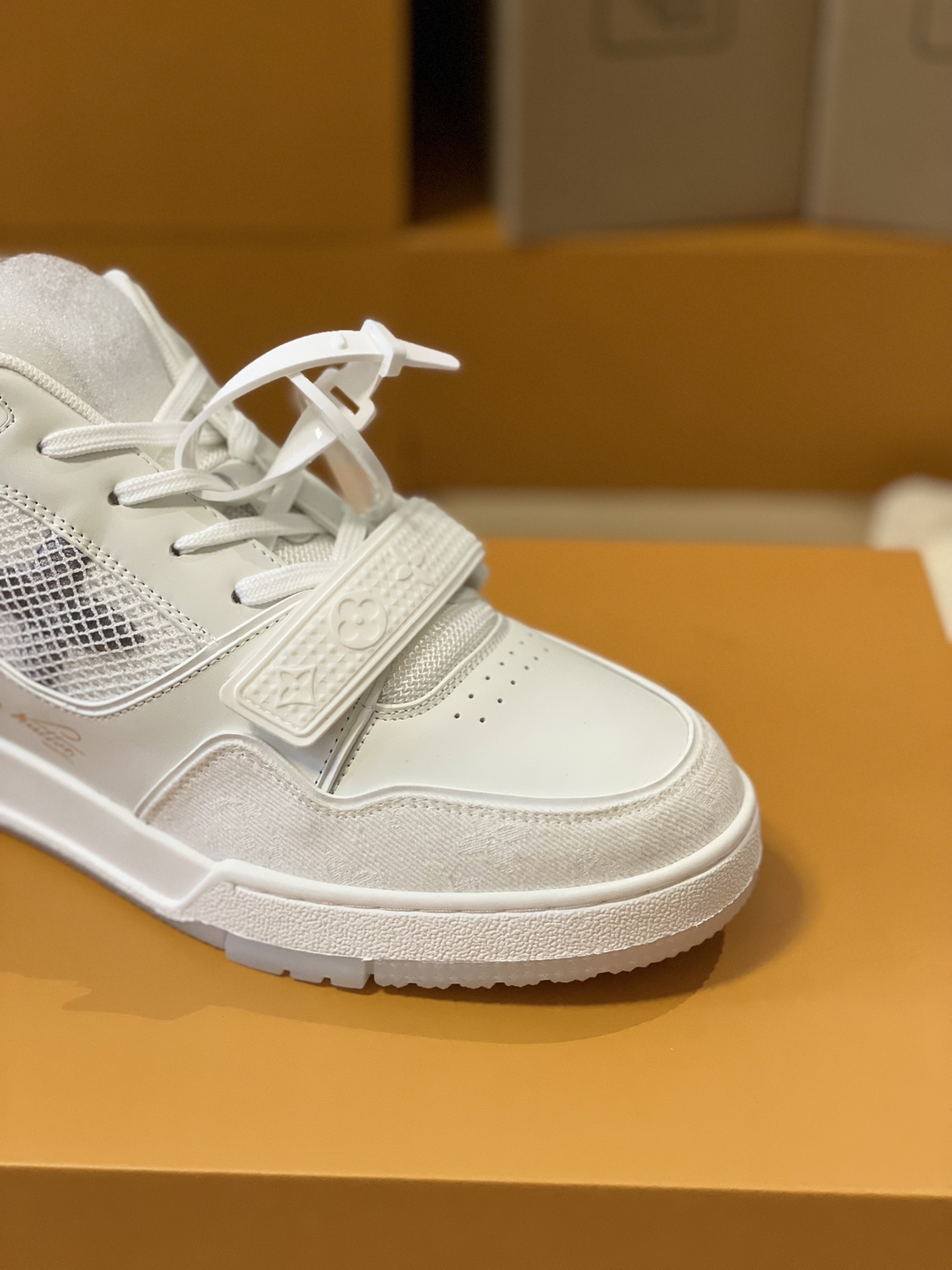 Louis Vuitton Trainer sneakers for couples, style 1A98UX